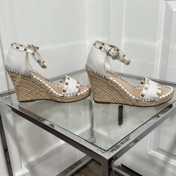 Women’s shoe, size 6.5, gently worn, will accept best offer - Picture 6 of 8